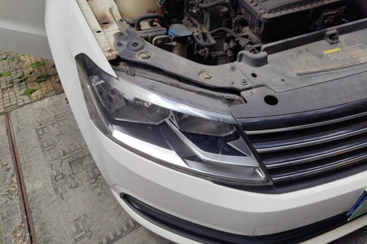 Used Volkswagen Lavida 2015 1.6L Manual Fashion Edition Right Front Headlight