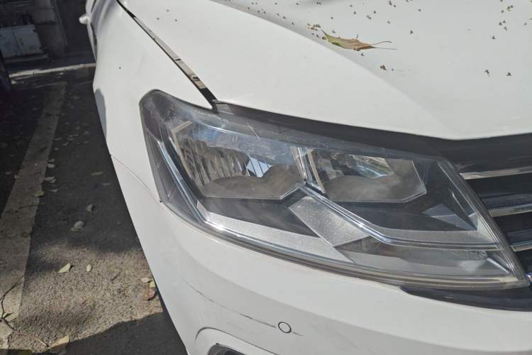 Used Volkswagen Lavida 2015 1.6L Automatic Comfort Edition Right Front Headlight