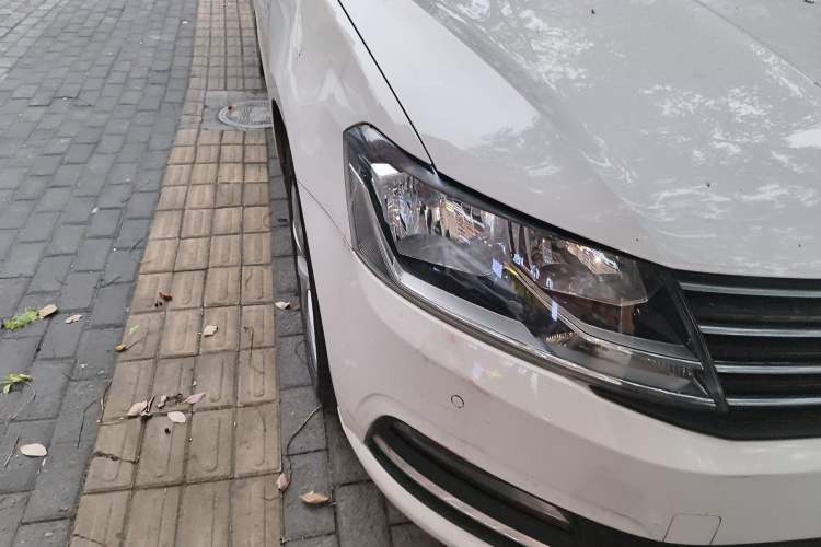 Used Volkswagen Lavida 2015 1.6L Automatic Comfort Edition Right Front Headlight