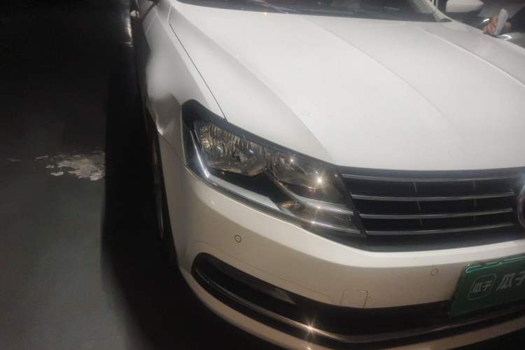 Used Volkswagen Lavida 2015 1.6L Automatic Comfort Edition Right Front Headlight
