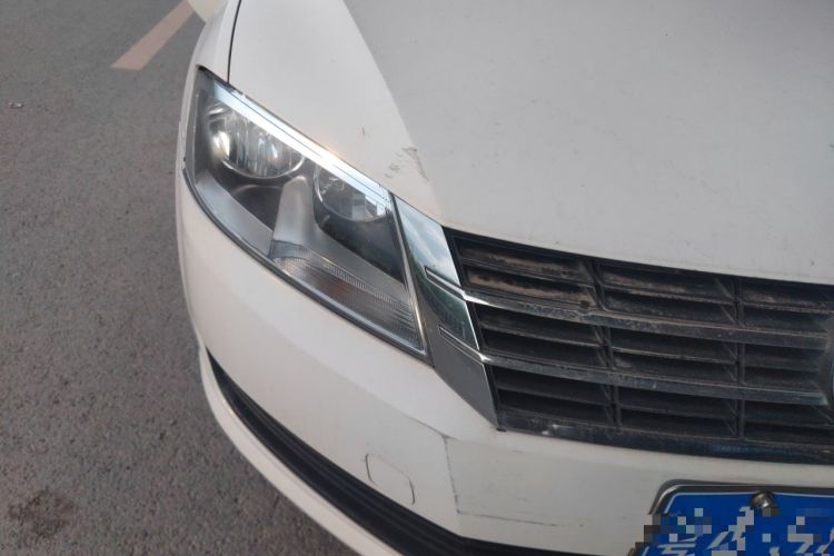 Used Volkswagen Lavida 2015 1.6L Automatic Fashion Edition Right Front Headlight
