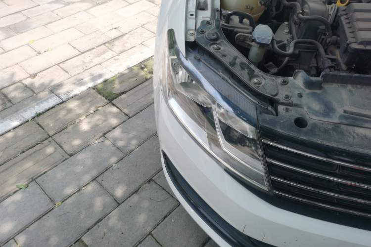 Used Volkswagen Lavida 2015 1.6L Manual Fashion Edition Right Front Headlight