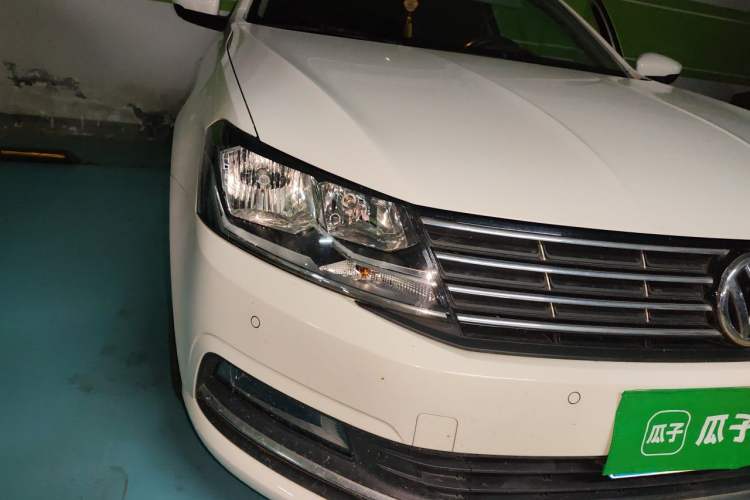 Used Volkswagen Lavida 2015 1.6L Automatic Comfort Edition Right Front Headlight
