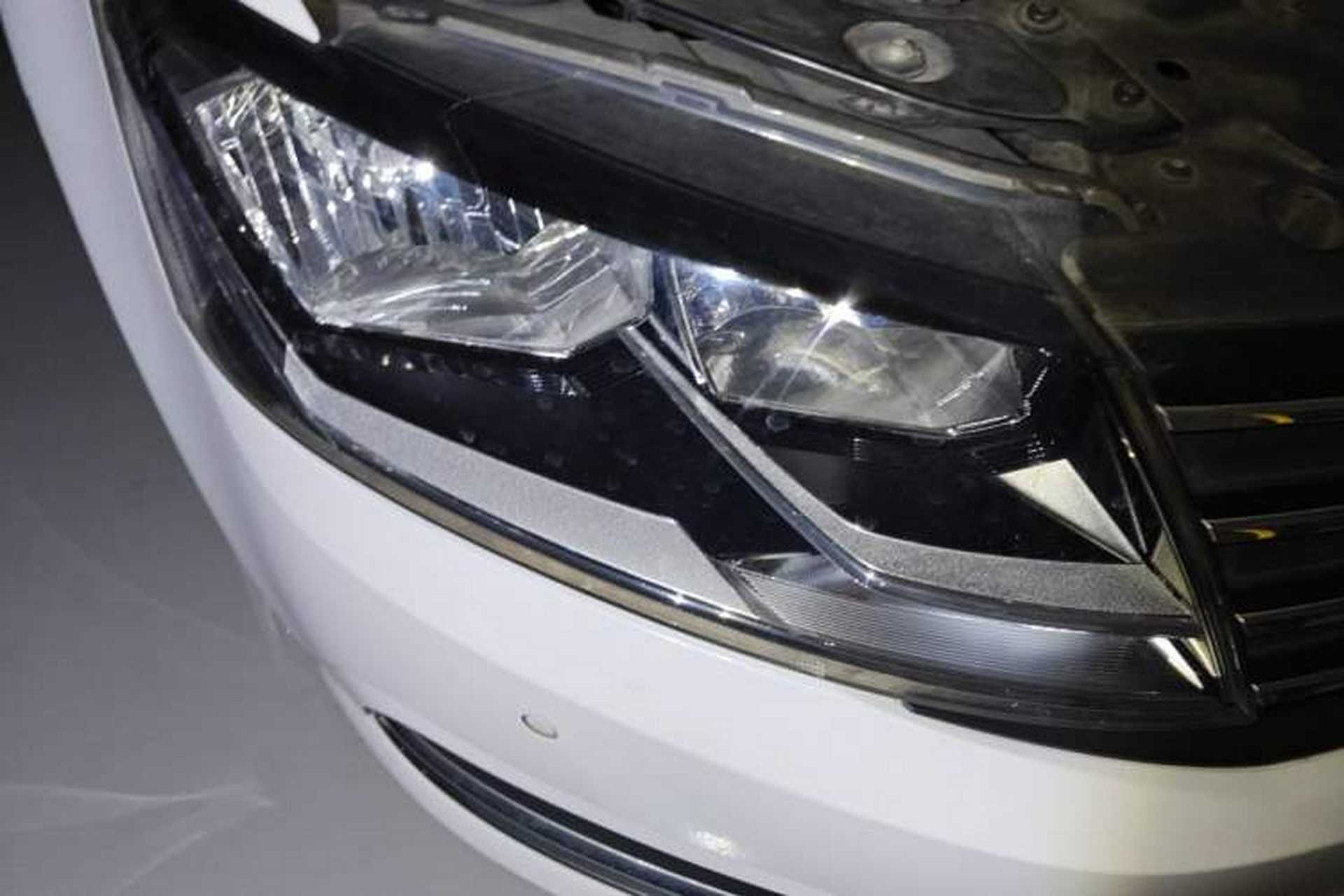Used Volkswagen Lavida 2015 230TSI DSG Comfort Edition Right Front Headlight