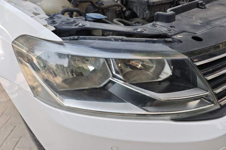 Used Volkswagen Lavida 2015 1.6L Manual Comfort Edition Right Front Headlight