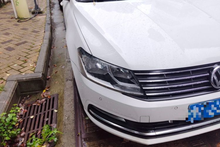Used Volkswagen Lavida 2015 1.6L Automatic Comfort Edition Right Front Headlight