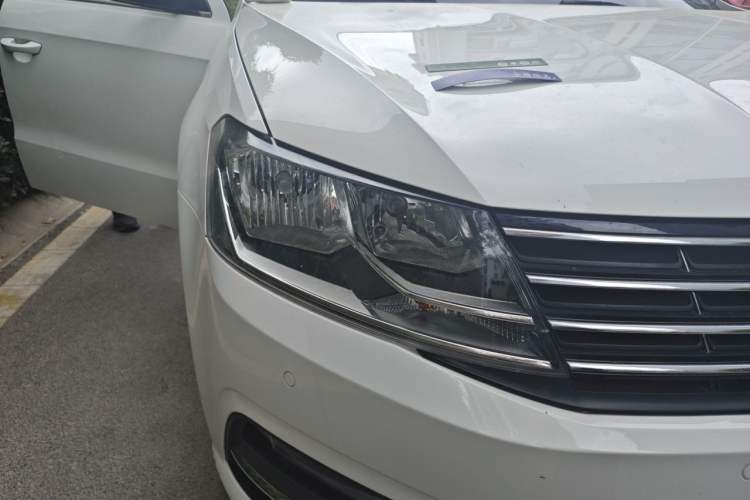 Used Volkswagen Lavida 2015 1.6L Automatic Comfort Edition Right Front Headlight