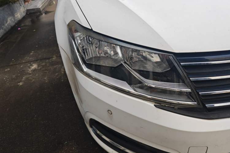 Used Volkswagen Lavida 2015 1.6L Automatic Comfort Edition Right Front Headlight