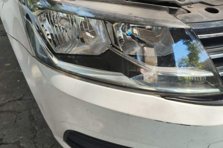 Used Volkswagen Lavida 2015 1.6L Manual Fashion Edition Right Front Headlight