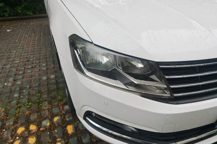 Used Volkswagen Lavida 2015 1.6L Automatic Comfort Edition Right Front Headlight