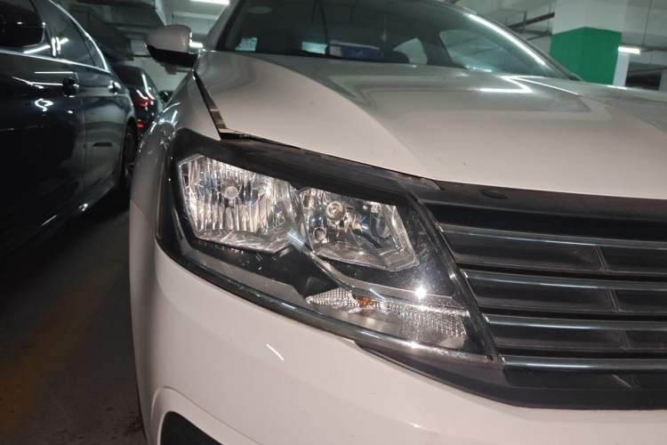 Used Volkswagen Lavida 2015 1.6L Manual Fashion Edition Right Front Headlight