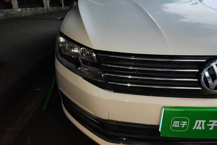 Used Volkswagen Lavida 2015 1.6L Manual Fashion Edition Right Front Headlight