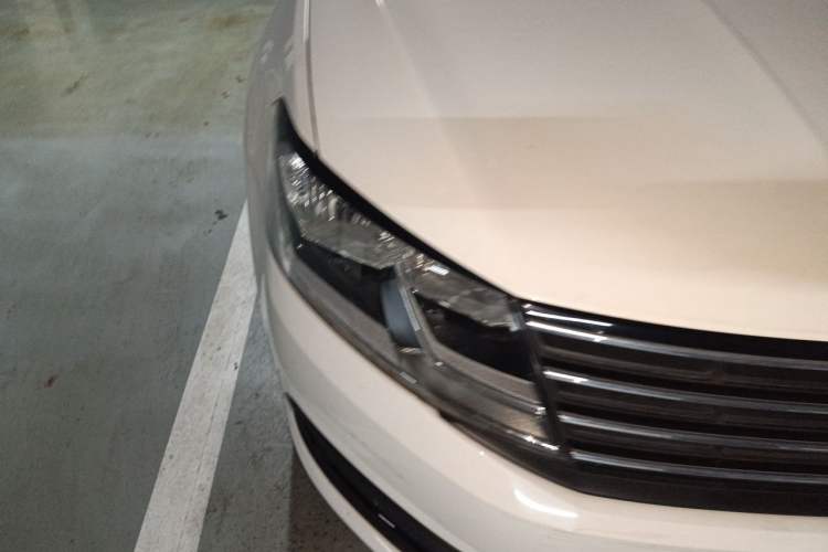 Used Volkswagen Lavida 2015 1.6L Manual Fashion Edition Right Front Headlight