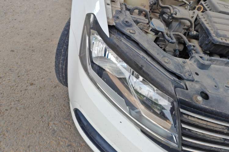 Used Volkswagen Lavida 2015 1.6L Manual Fashion Edition Right Front Headlight