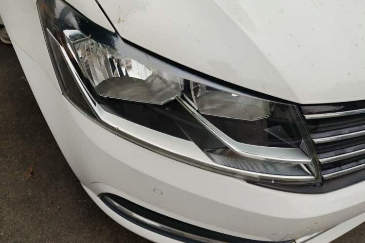 Used Volkswagen Lavida 2015 1.6L Automatic Comfort Edition Right Front Headlight