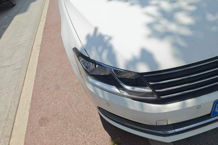 Used Volkswagen Lavida 2015 1.6L Manual Comfort Edition Right Front Headlight