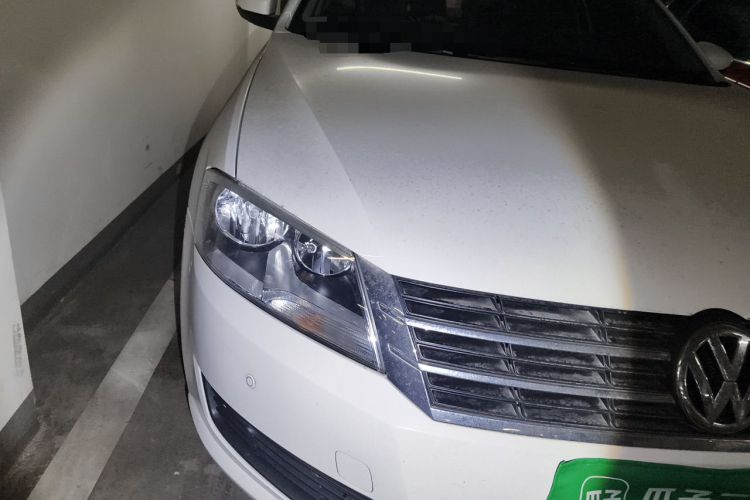 Used Volkswagen Lavida 2015 1.6L Automatic Fashion Edition Right Front Headlight