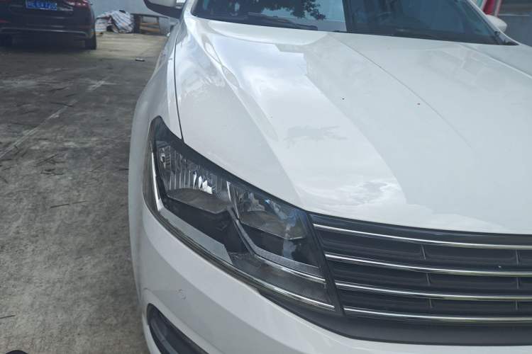 Used Volkswagen Lavida 2015 1.6L Manual Comfort Edition Right Front Headlight
