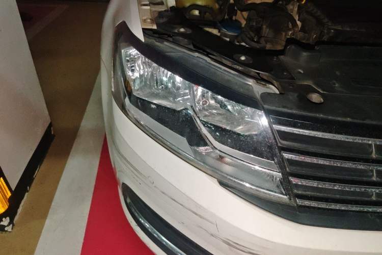 Used Volkswagen Lavida 2015 1.6L Automatic Comfort Edition Right Front Headlight