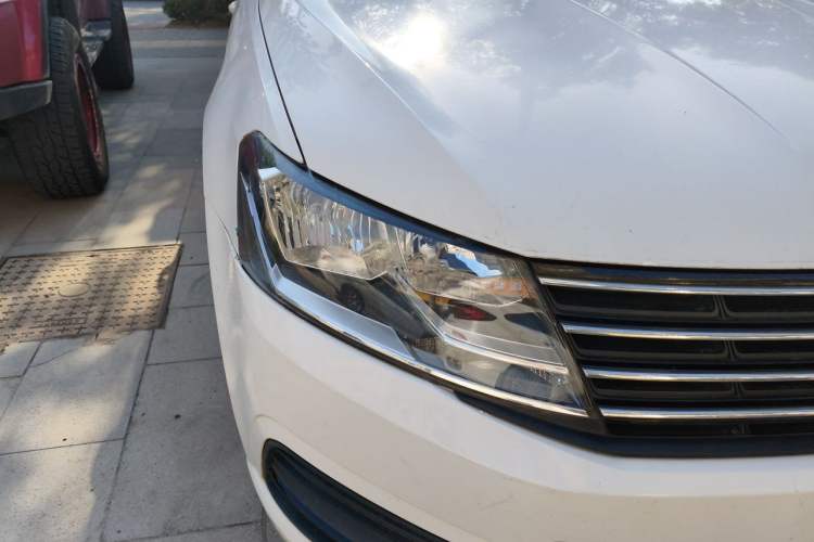 Used Volkswagen Lavida 2015 1.6L Manual Fashion Edition Right Front Headlight