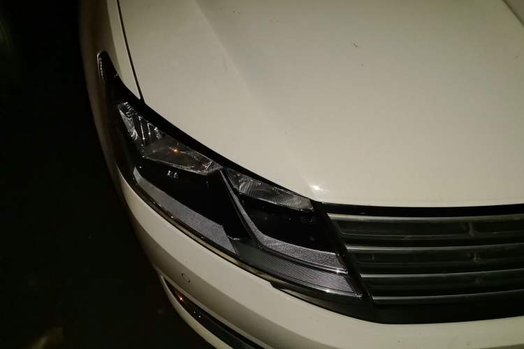 Used Volkswagen Lavida 2015 1.6L Manual Comfort Edition Right Front Headlight