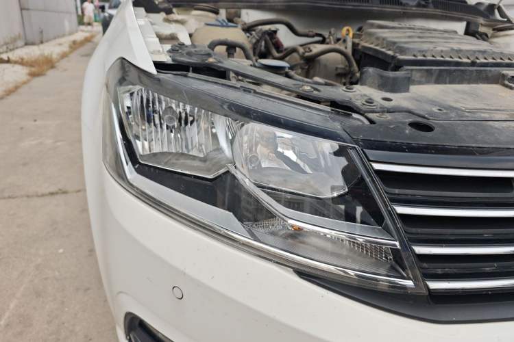 Used Volkswagen Lavida 2015 1.6L Manual Comfort Edition Right Front Headlight