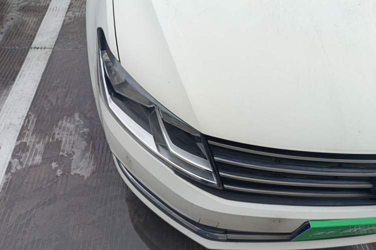 Used Volkswagen Lavida 2015 1.6L Automatic Comfort Edition Right Front Headlight