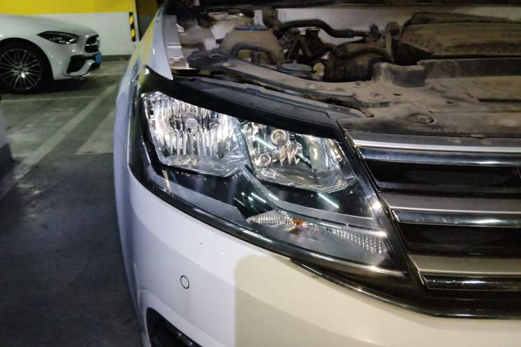 Used Volkswagen Lavida 2015 1.6L Automatic Comfort Edition Right Front Headlight