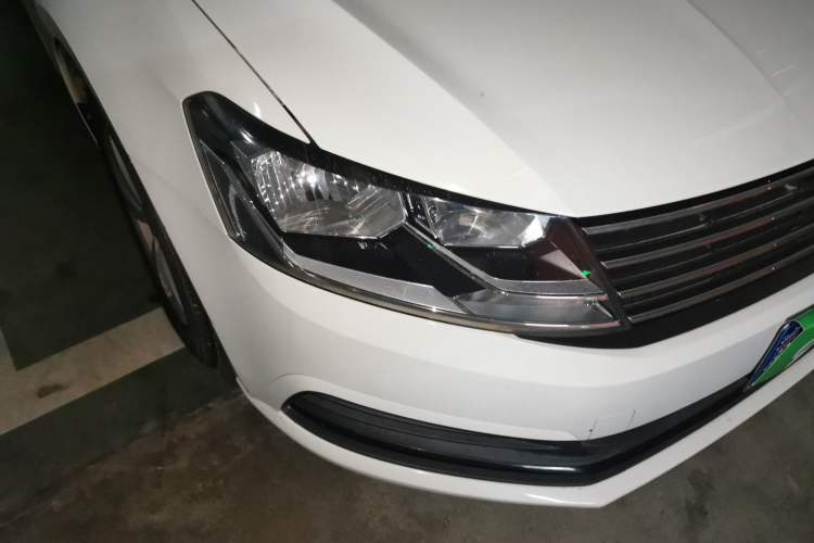 Used Volkswagen Lavida 2015 1.6L Manual Fashion Edition Right Front Headlight
