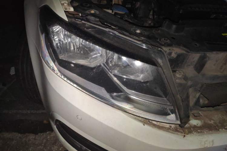 Used Volkswagen Lavida 2015 1.6L Manual Comfort Edition Right Front Headlight