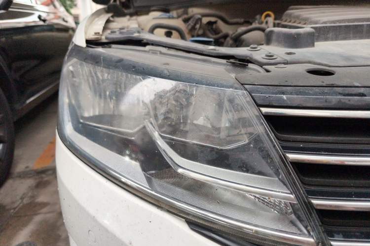 Used Volkswagen Lavida 2015 1.6L Automatic Comfort Edition Right Front Headlight