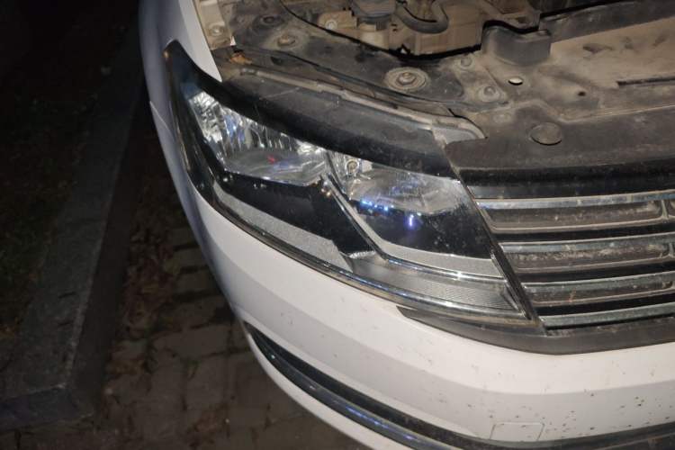 Used Volkswagen Lavida 2015 1.6L Manual Comfort Edition Right Front Headlight