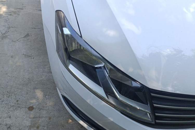Used Volkswagen Lavida 2015 1.6L Manual Fashion Edition Right Front Headlight
