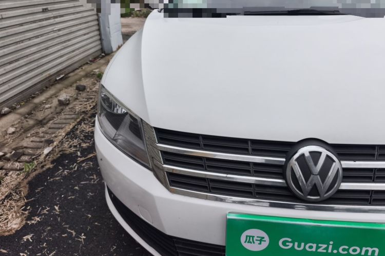 Used Volkswagen Lavida 2015 1.6L Automatic Fashion Edition Right Front Headlight