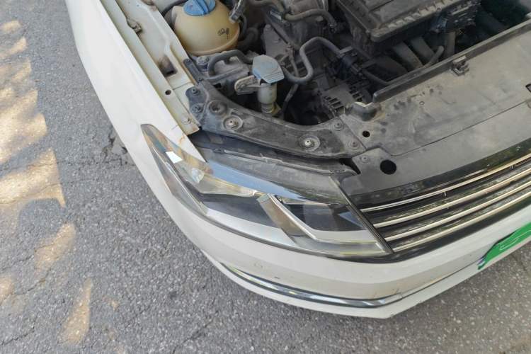 Used Volkswagen Lavida 2015 1.6L Manual Comfort Edition Right Front Headlight