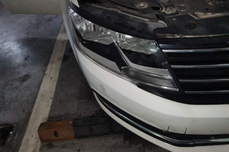 Used Volkswagen Lavida 2015 1.6L Automatic Comfort Edition Right Front Headlight