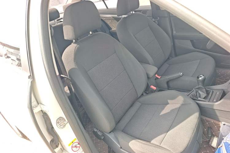 Used Volkswagen Lavida 2015 1.6L Manual Fashion Edition Right Front Seat