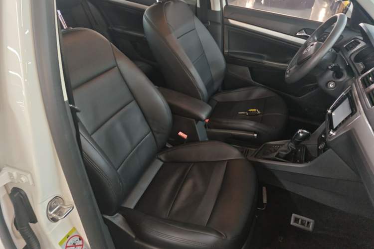 Used Volkswagen Lavida 2015 1.6L Automatic Fashion Edition Right Front Seat