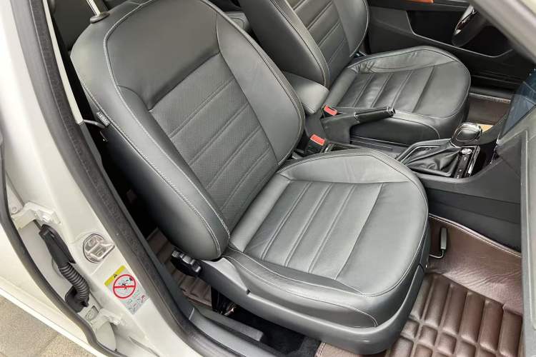 Used Volkswagen Lavida 2015 230TSI DSG Luxury Edition Right Front Seat