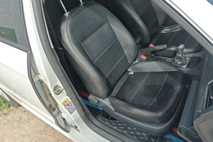 Used Volkswagen Lavida 2015 1.6L Manual Fashion Edition Right Front Seat