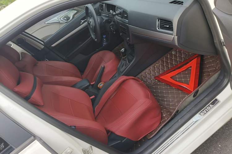 Used Volkswagen Lavida 2015 1.6L Automatic Fashion Edition Right Front Seat