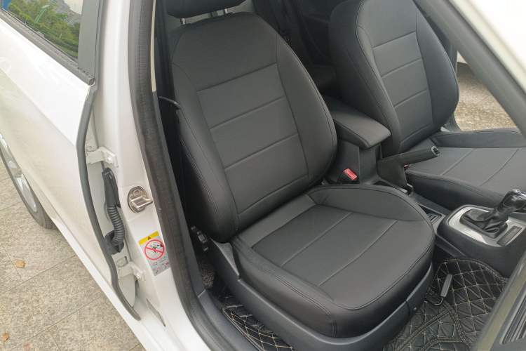 Used Volkswagen Lavida 2015 1.6L Automatic Fashion Edition Right Front Seat