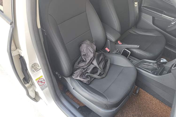 Used Volkswagen Lavida 2015 1.6L Automatic Fashion Edition Right Front Seat