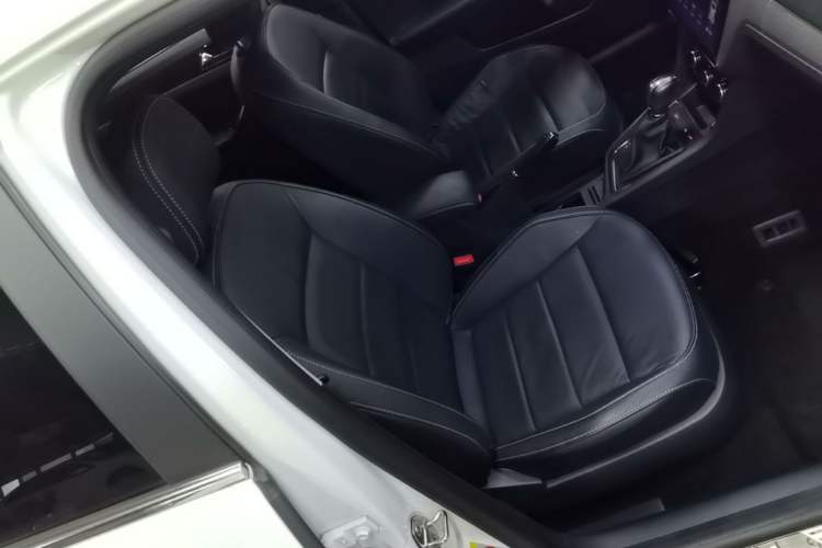 Used Volkswagen Lavida 2015 1.6L Automatic Comfort Edition Right Front Seat