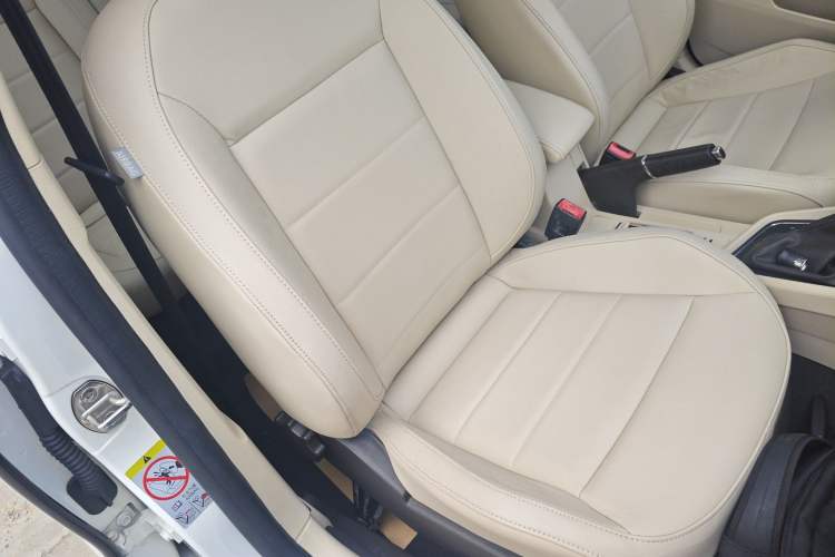 Used Volkswagen Lavida 2015 1.6L Automatic Comfort Edition Right Front Seat