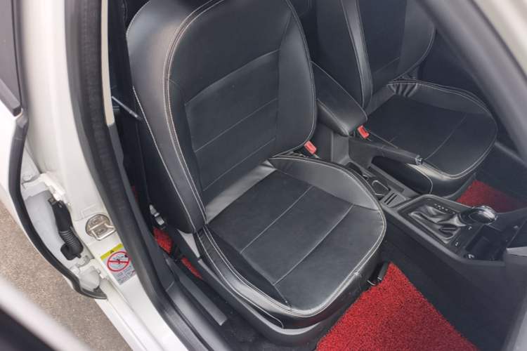 Used Volkswagen Lavida 2015 1.6L Automatic Fashion Edition Right Front Seat