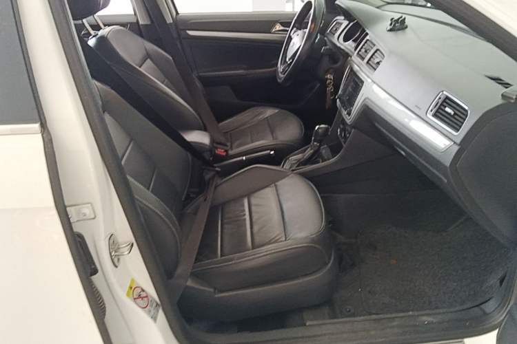 Used Volkswagen Lavida 2015 1.6L Automatic Comfort Edition Right Front Seat