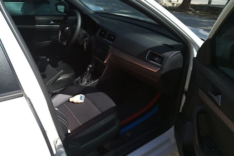 Used Volkswagen Lavida 2015 1.6L Automatic Fashion Edition Right Front Seat