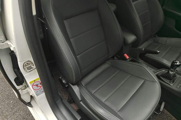 Used Volkswagen Lavida 2015 1.6L Manual Comfort Edition Right Front Seat