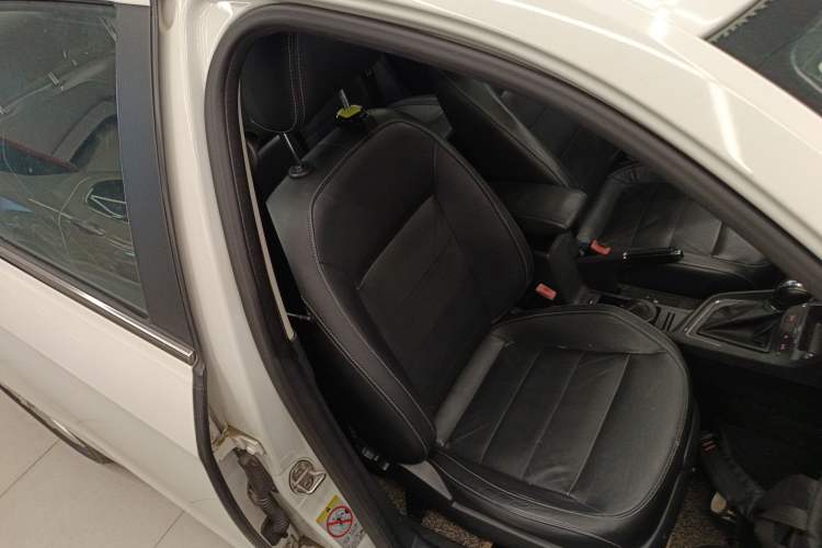 Used Volkswagen Lavida 2015 230TSI DSG Comfort Edition Right Front Seat